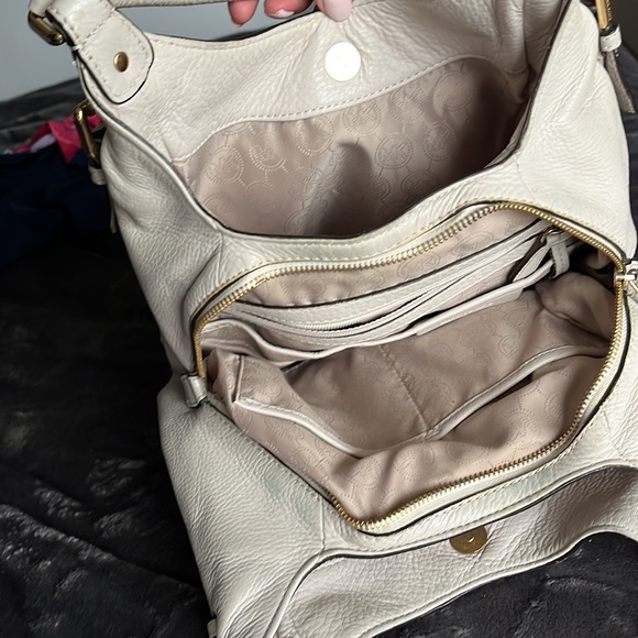 Beautiful creamy stone coloured leather Michael Kors purse - Picture 4 of 6